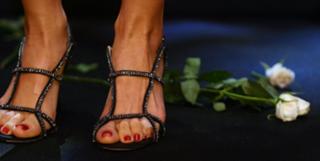 Sandy feet photo thumbnail