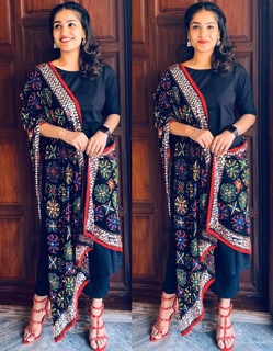 Saniya Iyappan feet photo 3