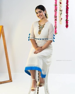 Saniya Iyappan feet photo 11