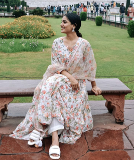 Saniya Iyappan feet photo 10