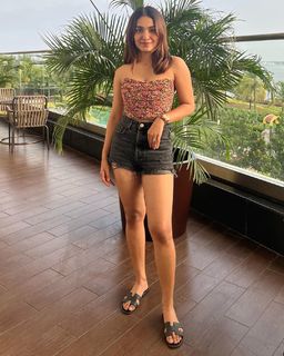 Saniya Iyappan feet photo 3