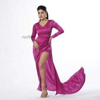 Saniya Iyappan feet photo 19