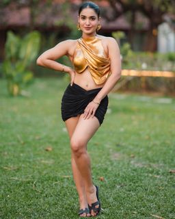 Saniya Iyappan feet photo 8