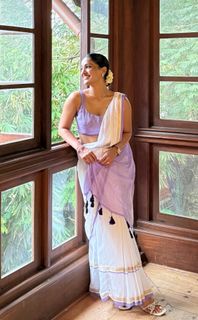 Saniya Iyappan feet photo 11