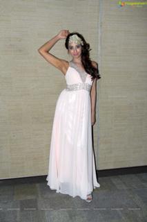 Sanjana feet photo 4