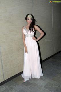 Sanjana feet photo 3