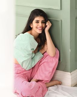 Sanjana Sanghi feet photo 15
