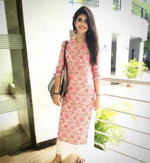 Sanjana Sanghi feet photo 14