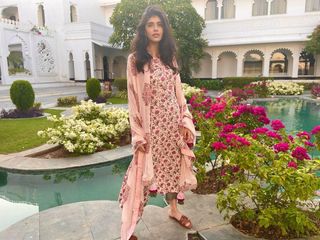 Sanjana Sanghi feet photo 8