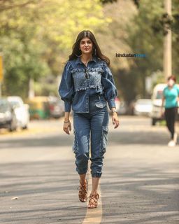 Sanjana Sanghi feet photo 3