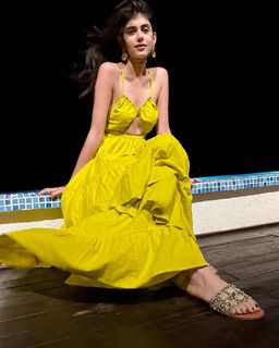 Sanjana Sanghi feet photo 12