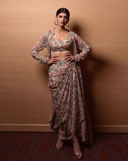 Sanjana Sanghi feet photo 10