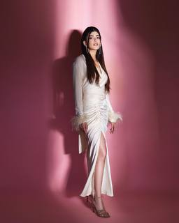 Sanjana Sanghi feet photo 6
