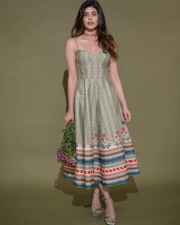 Sanjana Sanghi feet photo 1