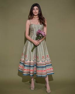Sanjana Sanghi feet photo 20