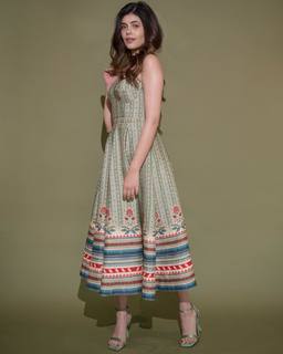 Sanjana Sanghi feet photo 19