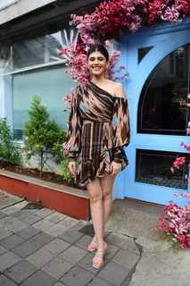 Sanjana Sanghi feet photo 10