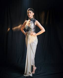 Sanjana Sanghi feet photo 18