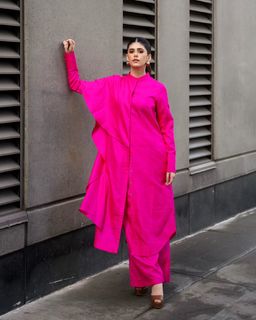 Sanjana Sanghi feet photo 15