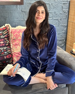 Sanjana Sanghi feet photo 3