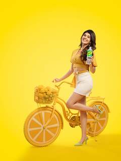 Sanjana Sanghi feet photo 11