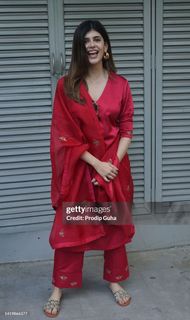Sanjana Sanghi feet photo 9