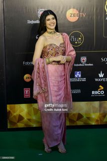 Sanjana Sanghi feet photo 4