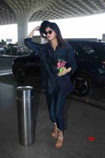 Sanjana Sanghi feet photo 19