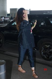 Sanjana Sanghi feet photo 18