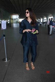 Sanjana Sanghi feet photo 17