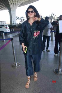 Sanjana Sanghi feet photo 16