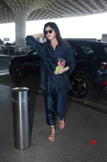 Sanjana Sanghi feet photo 15
