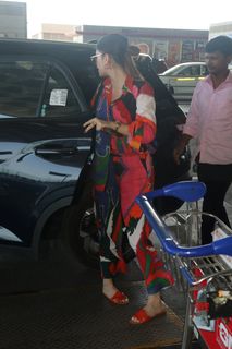 Sanjana Sanghi feet photo 11