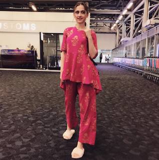 Sanjeeda Sheikh feet photo thumbnail