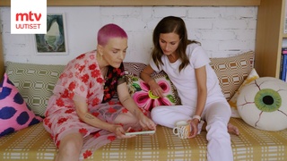 Sanna Marin feet photo thumbnail