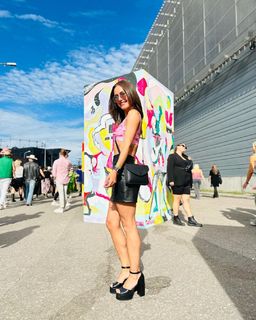 Sanna Marin feet photo thumbnail