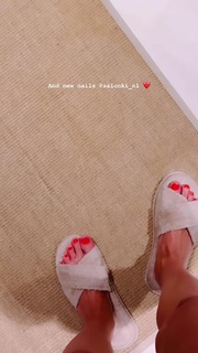 Sanna Marin feet photo thumbnail