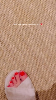 Sanna Marin feet photo thumbnail