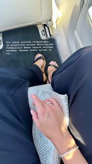 Sanna Marin feet photo thumbnail