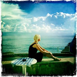 Sanna Nielsen feet photo 2