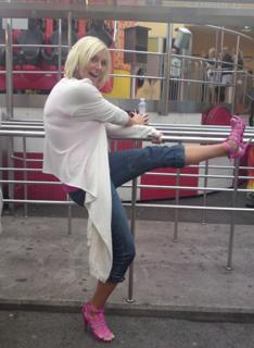 Sanna Nielsen feet photo 2