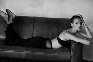 Sanne Vloet feet photo 1