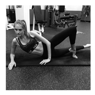 Sanne Vloet feet photo 10