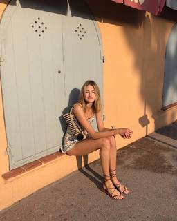 Sanne Vloet feet photo 2