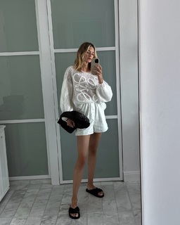 Sanne Vloet feet photo 1
