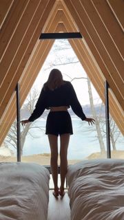 Sanne Vloet feet photo 1