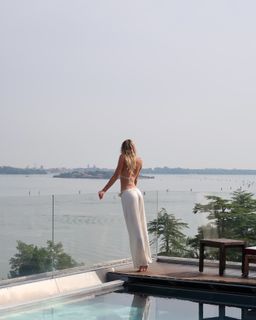 Sanne Vloet feet photo 3