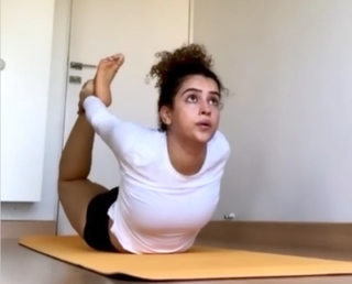 Sanya Malhotra feet photo thumbnail