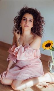 Sanya Malhotra feet photo thumbnail