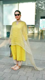 Sanya Malhotra feet photo thumbnail